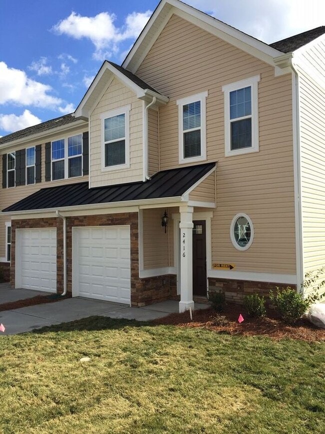 Building Photo - Gorgeous 3 Bedroom townhome in Steelcreek!