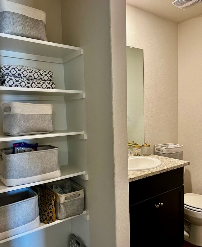 Building Photo - Gorgeous 4 Bedroom New Build in St. Hedwig!