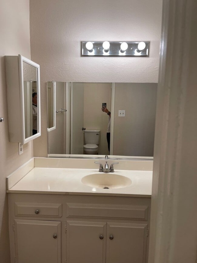 Building Photo - 1 Bed 1 bath Ground floor Condo by South C...
