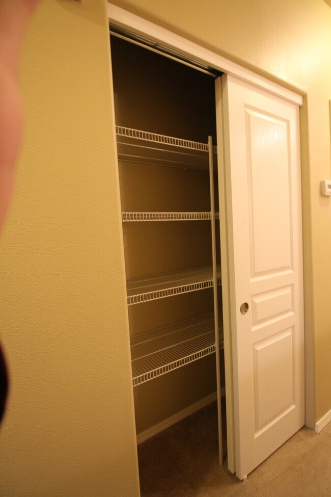 Building Photo - Newer Condo with 2 car Garage in S. Salem!