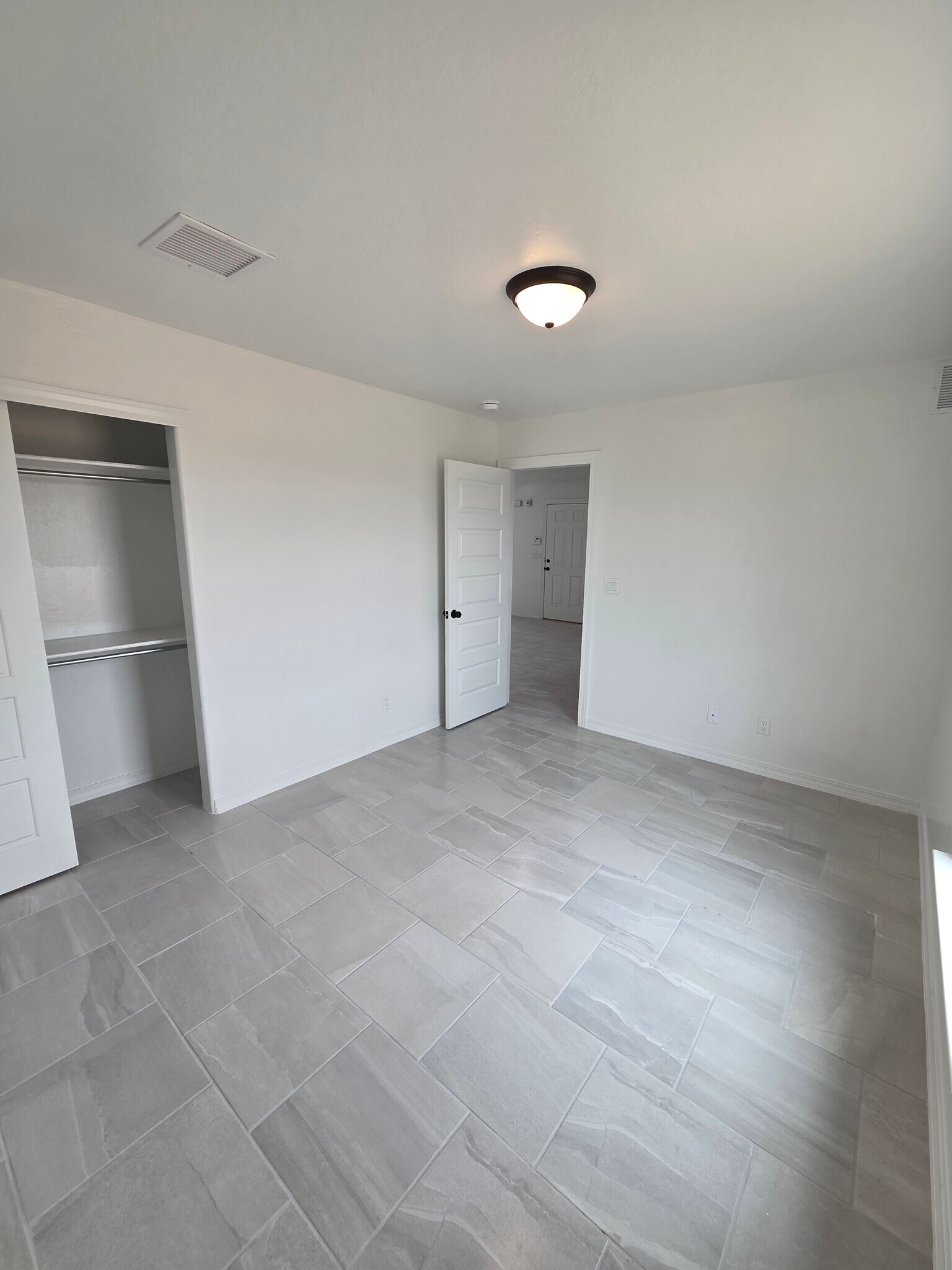 Room #1 - 13101 Lopez Rd