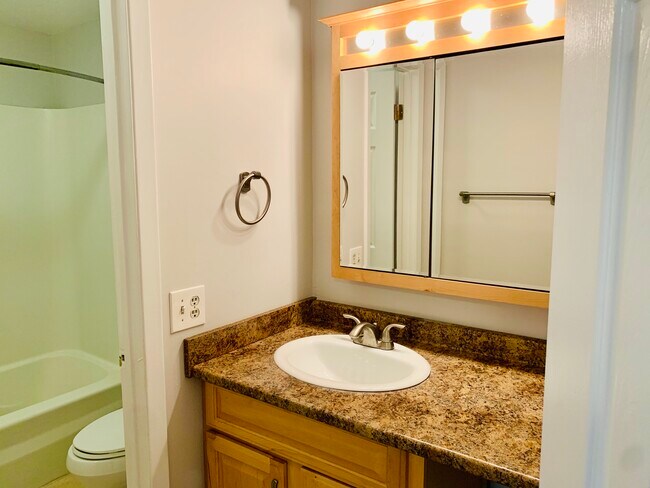 Full Bath - 83 Heather Rdg