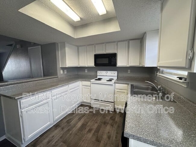 Building Photo - 4004 W Pioneer Dr