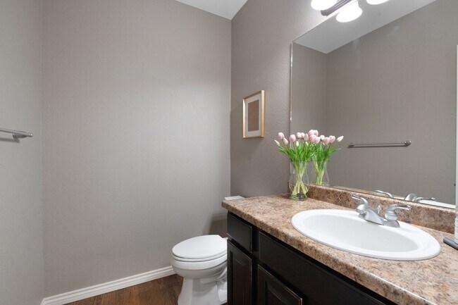 Building Photo - Elegant Mountain-View Retreat in Stone Cro...