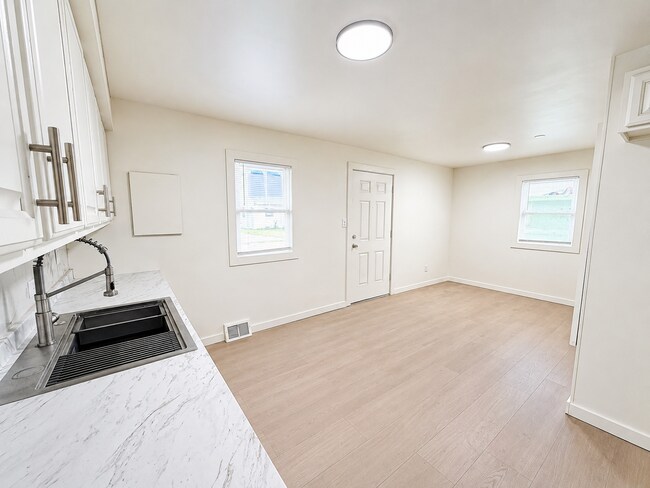 Building Photo - 34009 Caseville Ct