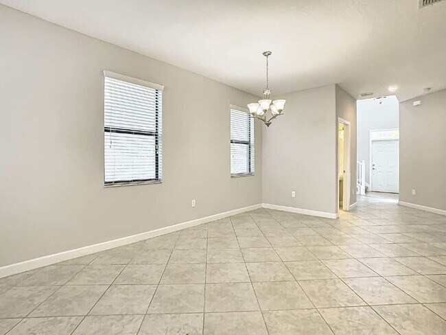 Building Photo - 925 Terra Vista St