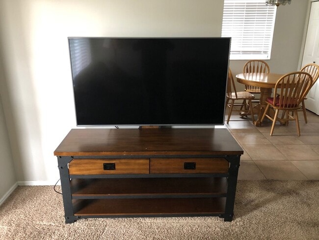 Building Photo - Cozy Condo in Village Park