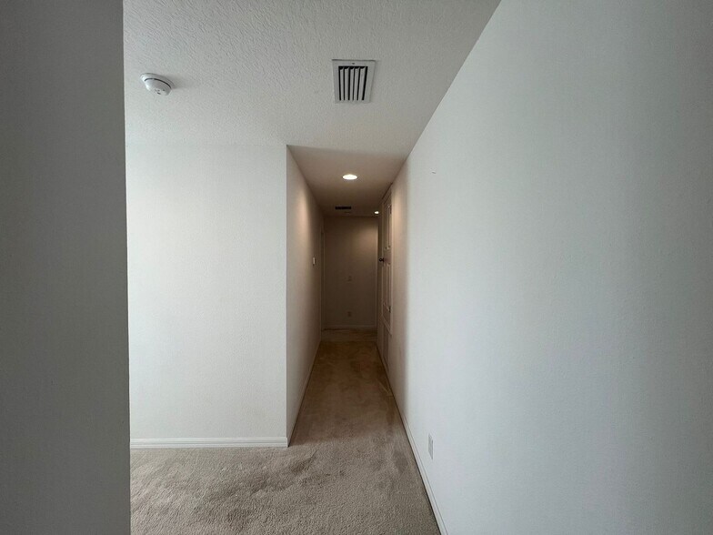 Building Photo - 310 Annabelle Way