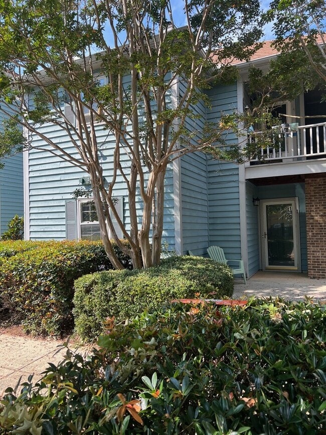 Building Photo - Charming 2-Bedroom in a Highly Sought-Afte...