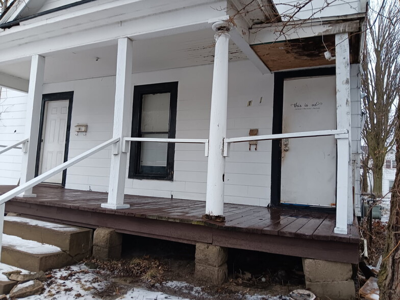 Front view of house - 101 S Nebraska St