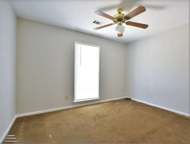 Building Photo - 3 Bedroom 2 Bath- back yard covered patio