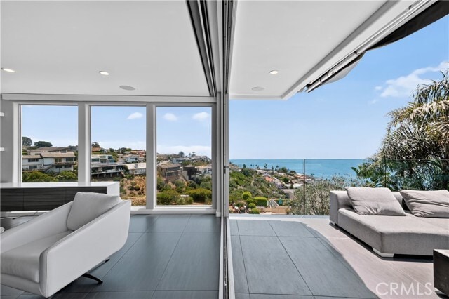 Building Photo - 855 Santa Ana St