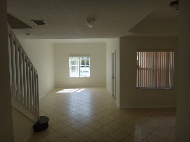 Building Photo - 4929 N Harbor Isles Dr