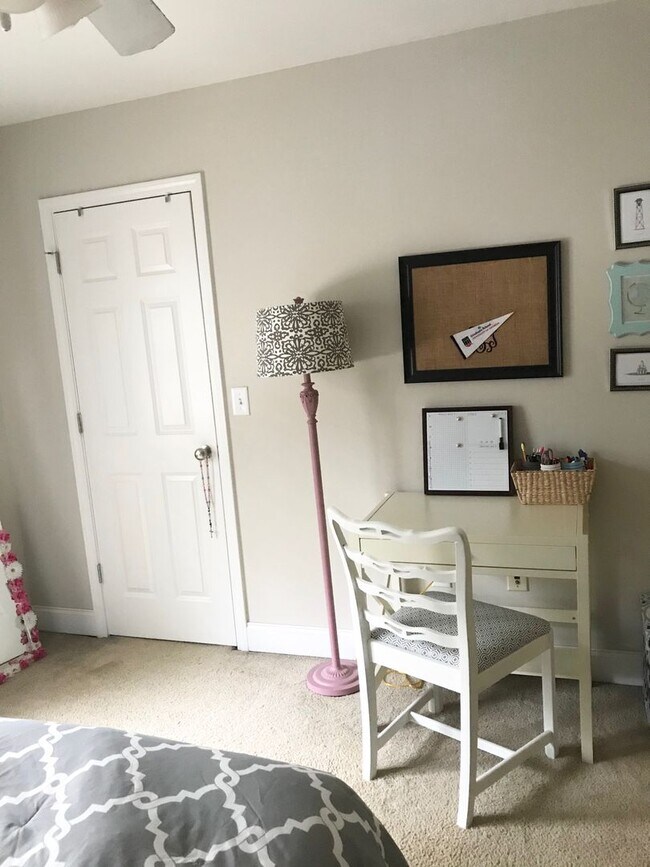 Building Photo - Stones Creek Townhome Condo!