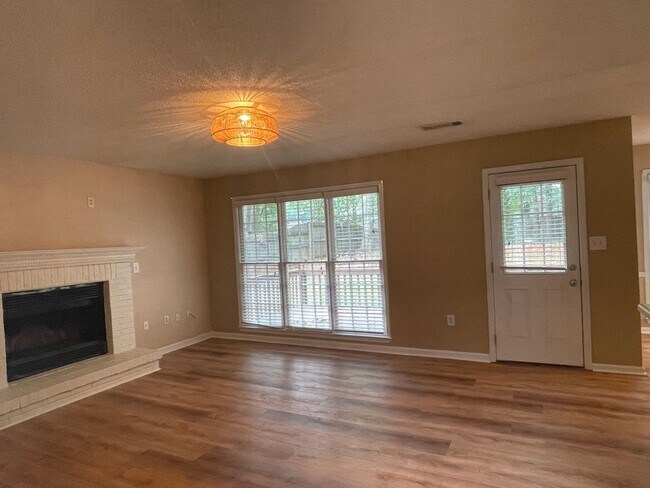 Building Photo - Beautifully Renovated Two-Story Traditional in McEachern High School