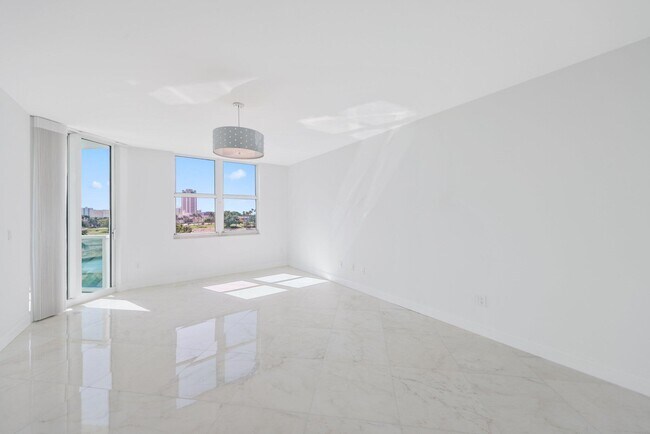 Building Photo - 500 SE Mizner Blvd