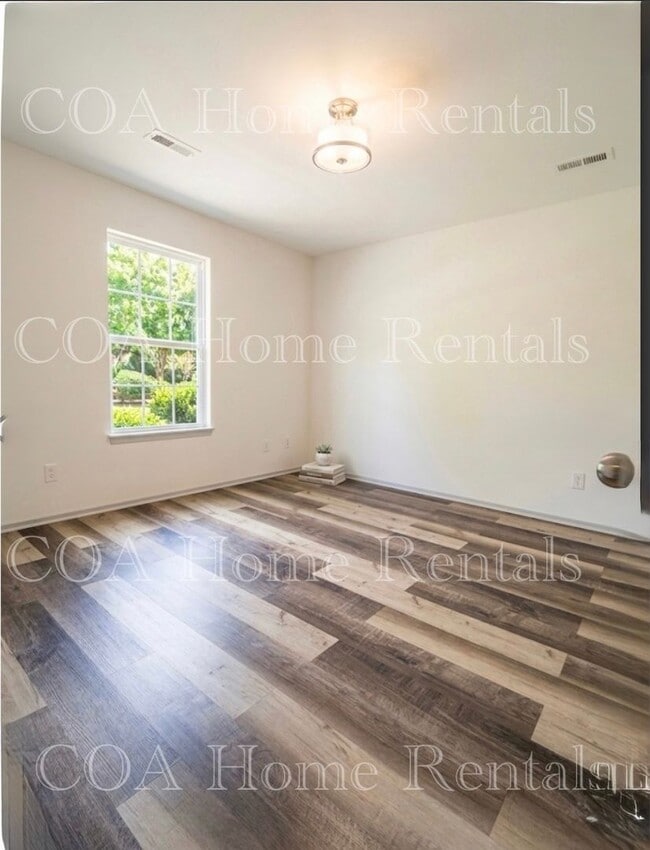 Building Photo - North East Side Duplex