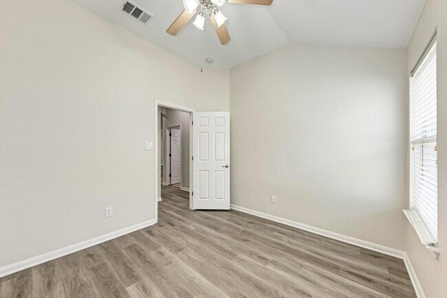 Building Photo - 18420 Dry Brook Loop