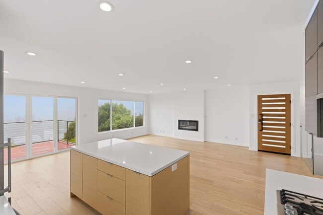 Building Photo - 167 Skyview Way