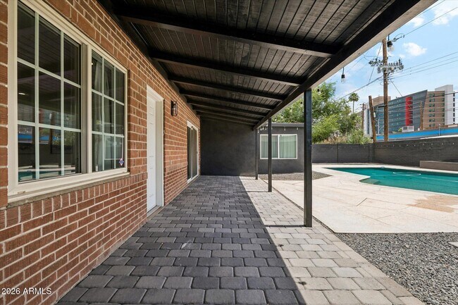 Building Photo - 1731 E Verde Ln