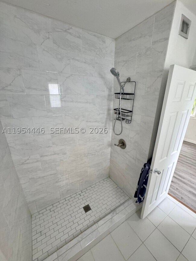 Building Photo - 555 NE 70th St
