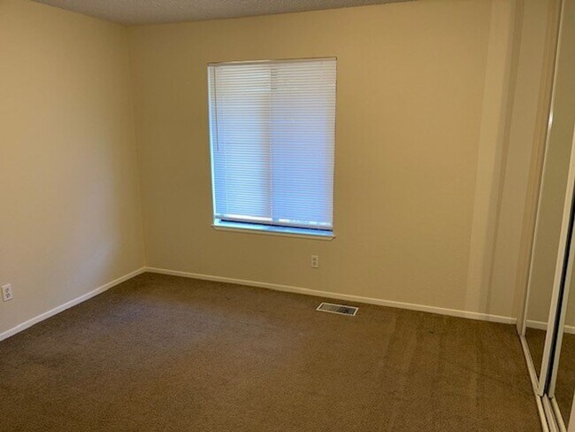 Building Photo - 2150 Northwood Cir