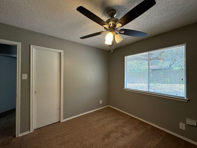 Building Photo - Hambledon