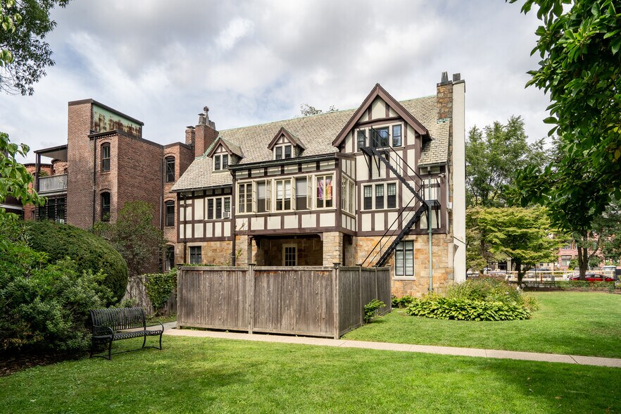 Building Photo - 1789 Beacon St