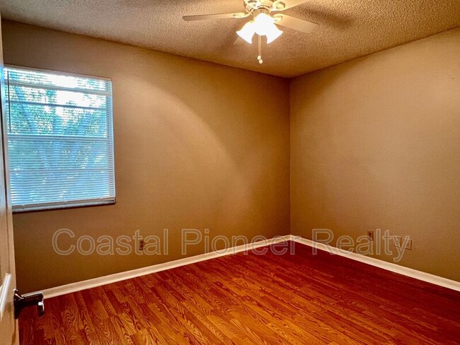 Building Photo - 6120 Silkdale Ct