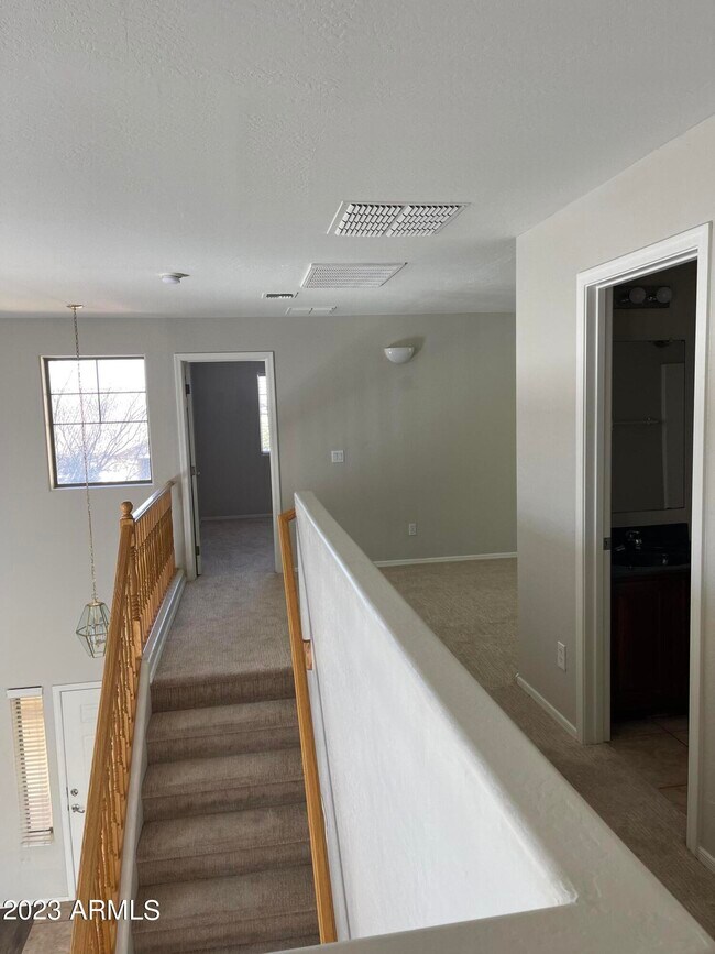 Building Photo - 3517 E Crescent Way