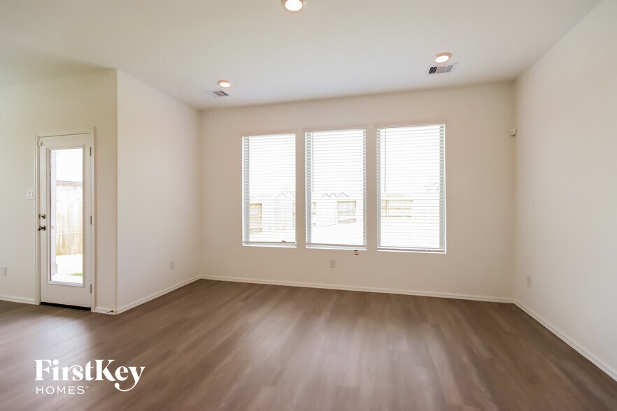 Building Photo - 23709 Pagliano Ct