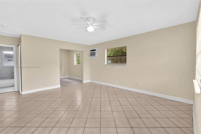 Building Photo - 2751 NW 14th Ct