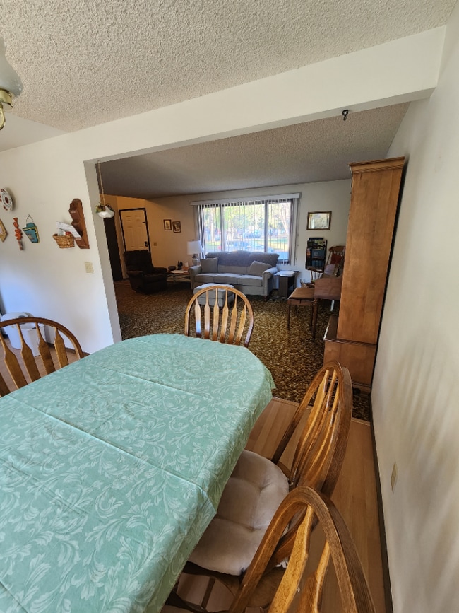Building Photo - Furnished 3BR, 1.5BTH Centrally Located in...