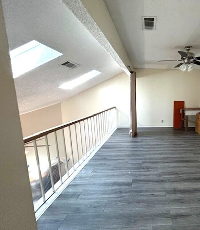 Building Photo - Two Bedroom 2 Bath Townhome