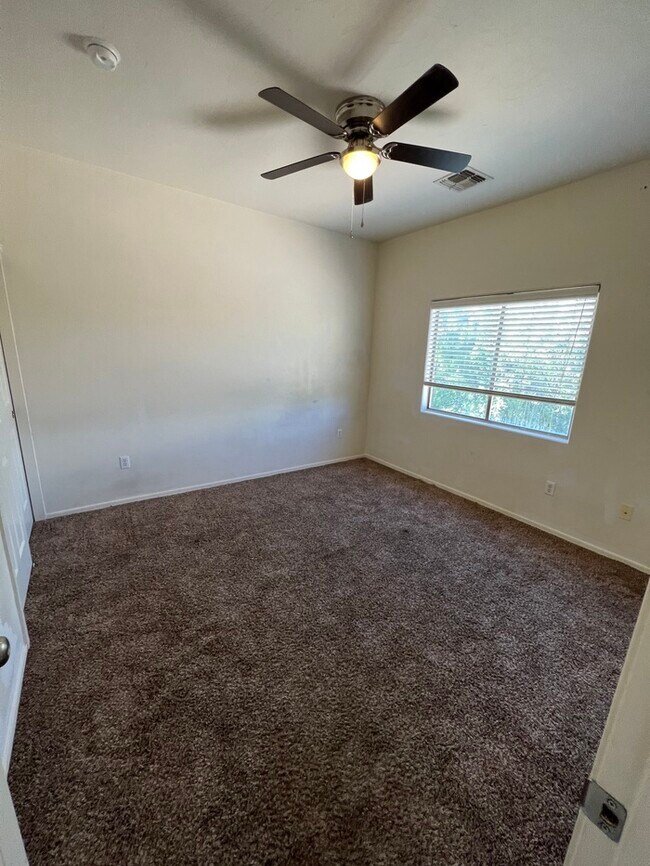 Building Photo - HOUSE FOR RENT