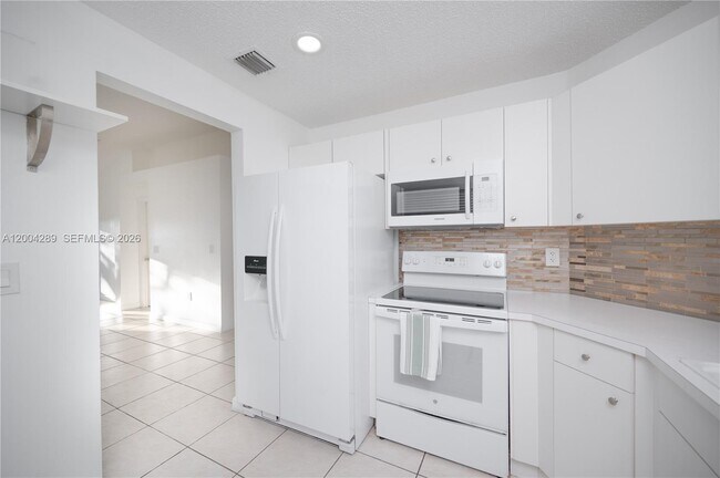 Building Photo - 5000 NW 116th Ct