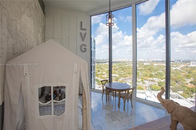 Building Photo - 2821 S Bayshore Dr