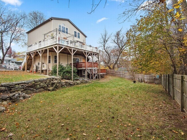 Building Photo - 38 Hilda St