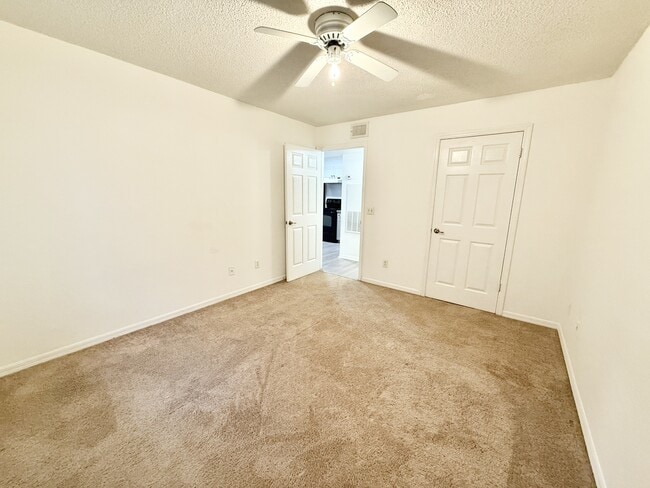 Building Photo - 1033 S Hiawassee Rd