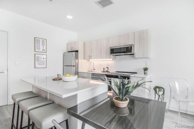 Building Photo - 7410 Kercheval Ave