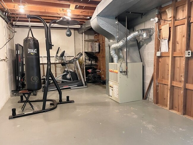 Building Photo - Beautifully Remodeled 5 Bed 2.75 Bath Home in Eastgate