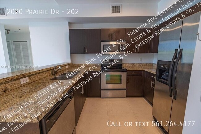 Building Photo - 2020 Prairie Ave