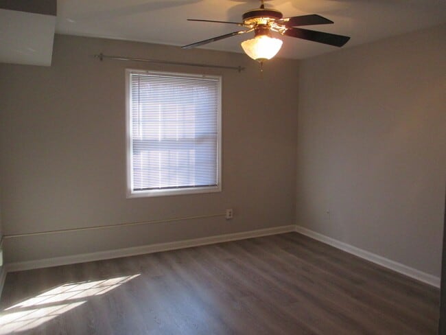 Building Photo - One Bedroom Condo in Cardinal Forest, Springfield