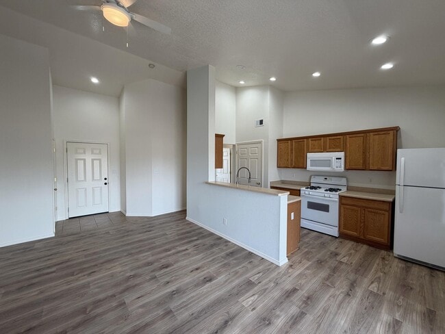 Building Photo - 1105 Meadowlark Way SE