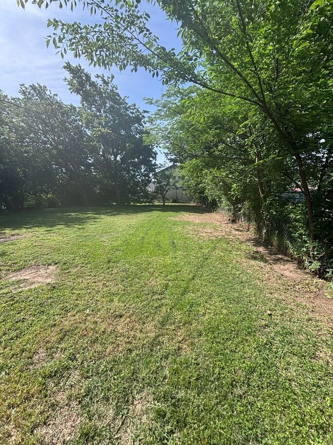 Building Photo - 2 Bed/1 bath home near Norman North