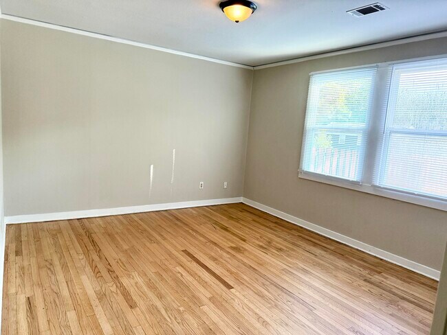 Building Photo - 2550 Lyman St