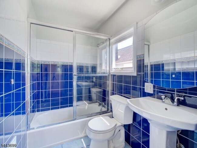 Building Photo - 60 Montague Pl