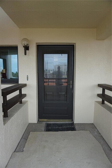 Building Photo - 103 1st St E