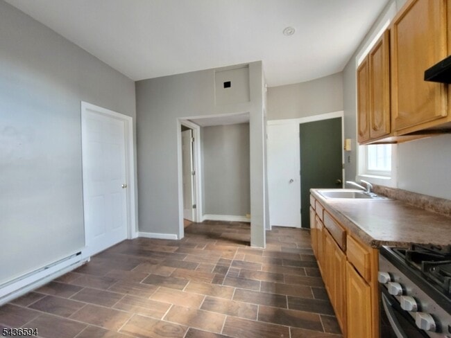 Building Photo - 423 2nd St