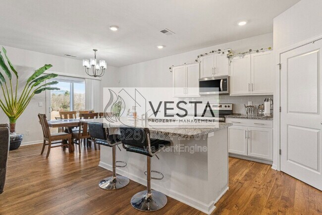 Building Photo - 240 Ridgeview Ln